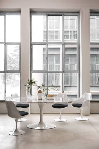 La table Ovale Saarinen par Knoll
