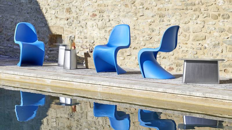 La chaise Panton dessinée par Verner Panton et éditée par Vitra, disponible chez Création Contemporaine à Lyon.