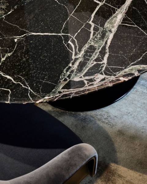 Table Saarinen et fauteuils Platner chez Knoll