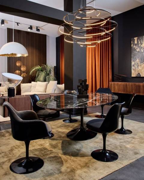 Table et chaises Tulip de Saarinen chez knoll