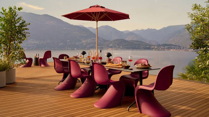 La chaise Panton dessinée par Verner Panton et éditée par Vitra, disponible chez Création Contemporaine à Lyon.