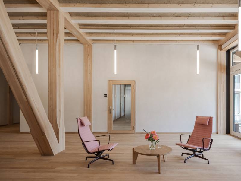 Hortus - Eames Aluminium Chair