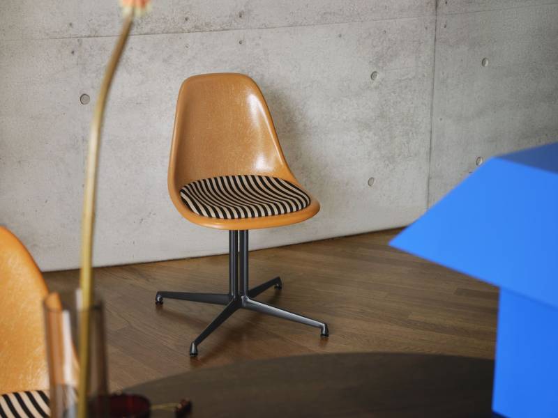Eames Side Chair La Fonda Edition Limitee ocre