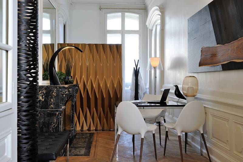 Bureau Knoll | Banquette Knoll | Chaises Caprice – Cassina | Fauteuil Passion – Cassina