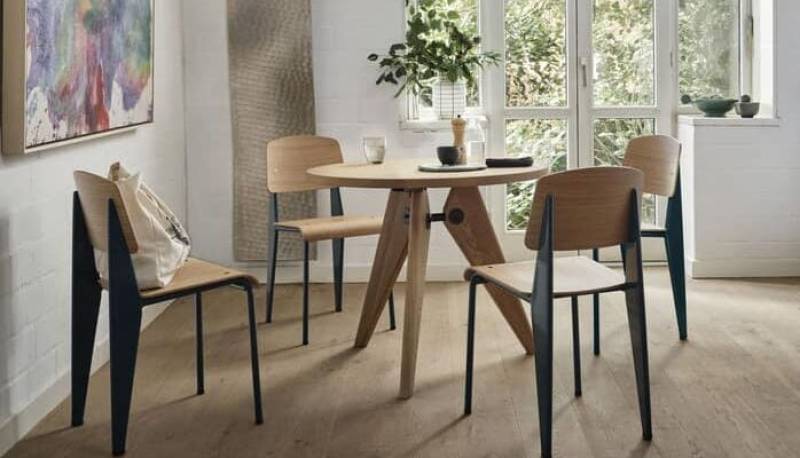 Chaises standard de Jean Prouvé
