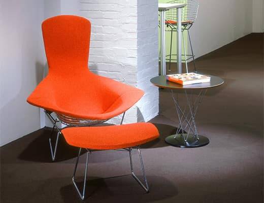 Cyclone Dining Table et chaises Bertoia, image d’archive Knoll Cyclone Dining Table et chaises Bertoia, image d’archive Knoll