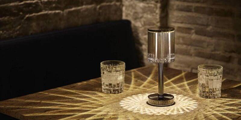 La lampe In Vitro Unplugged éditée par Flos