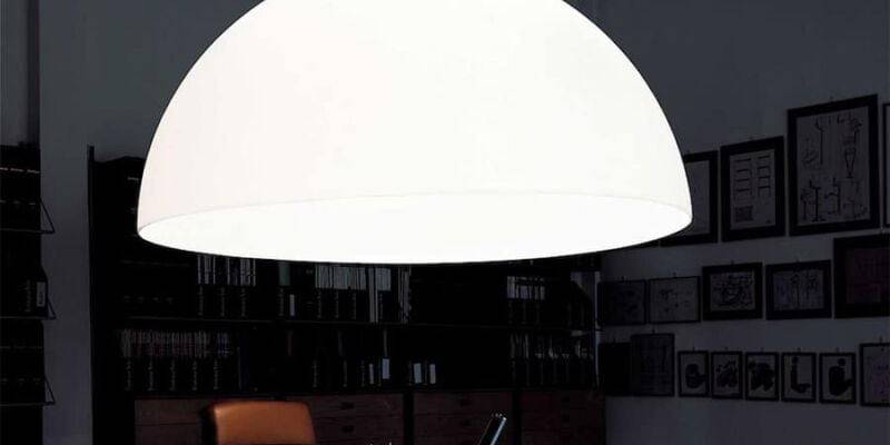 Lampe Avico de Charles Williams chez Fontanaarte