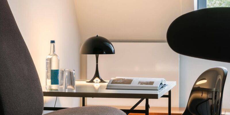 Lampe panthella dessinée par verner panton