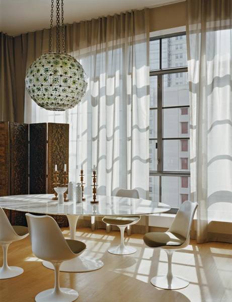 La table Ovale Saarinen par Knoll